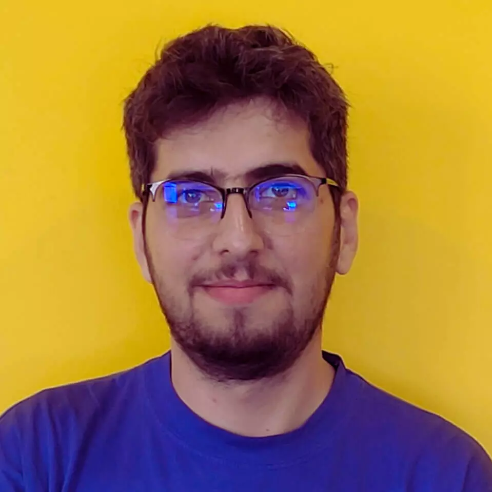 ارسطو عباسی نویسنده و برنامه نویس وب